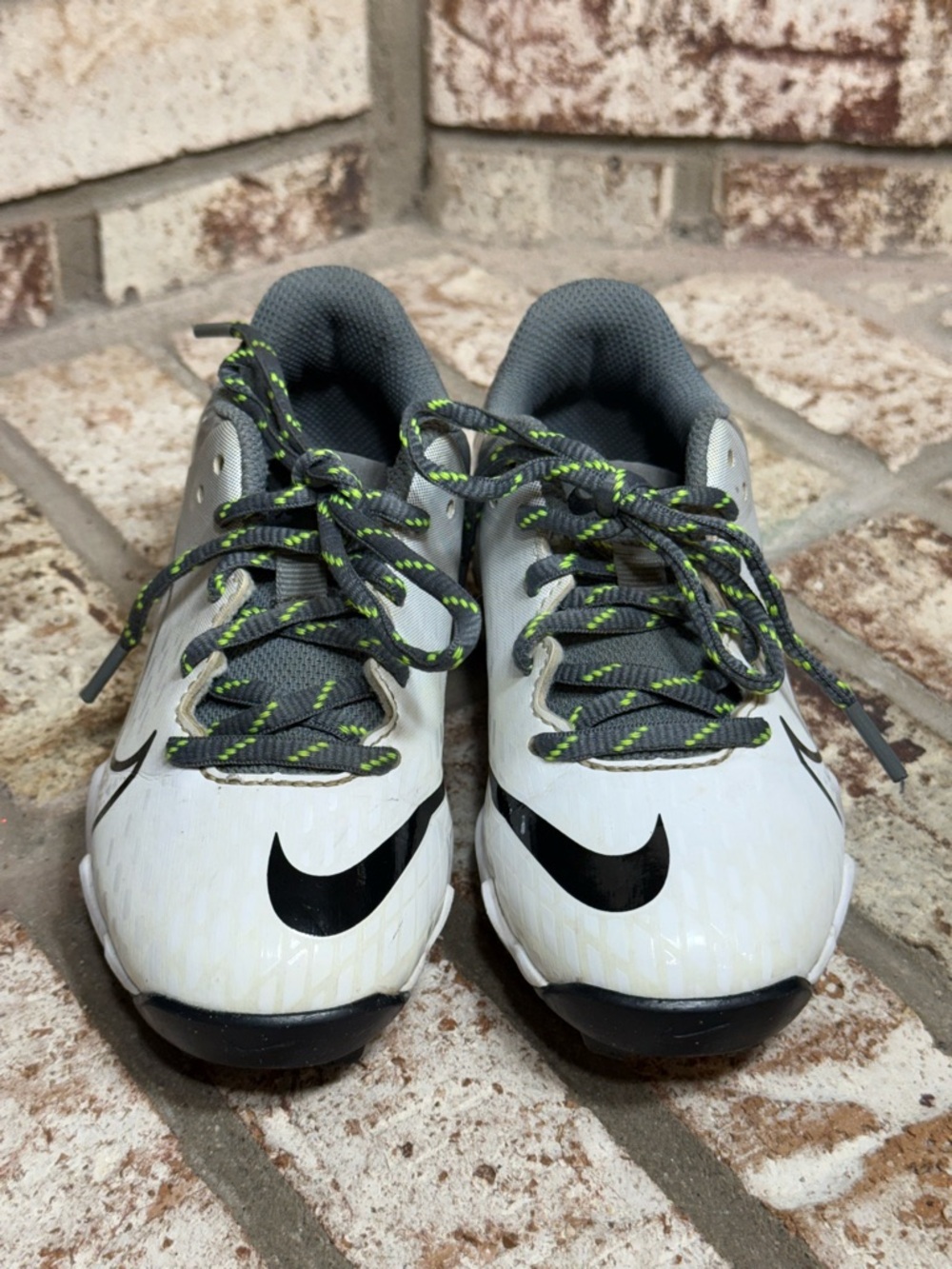 Nike Diamond Clutch Youth Softball Cleats White Grey Black 11C Soccer Baseball